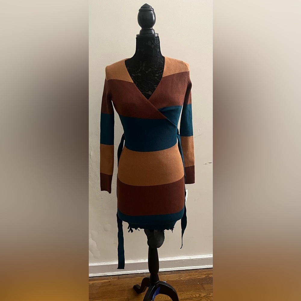 V neck color block sweater dress